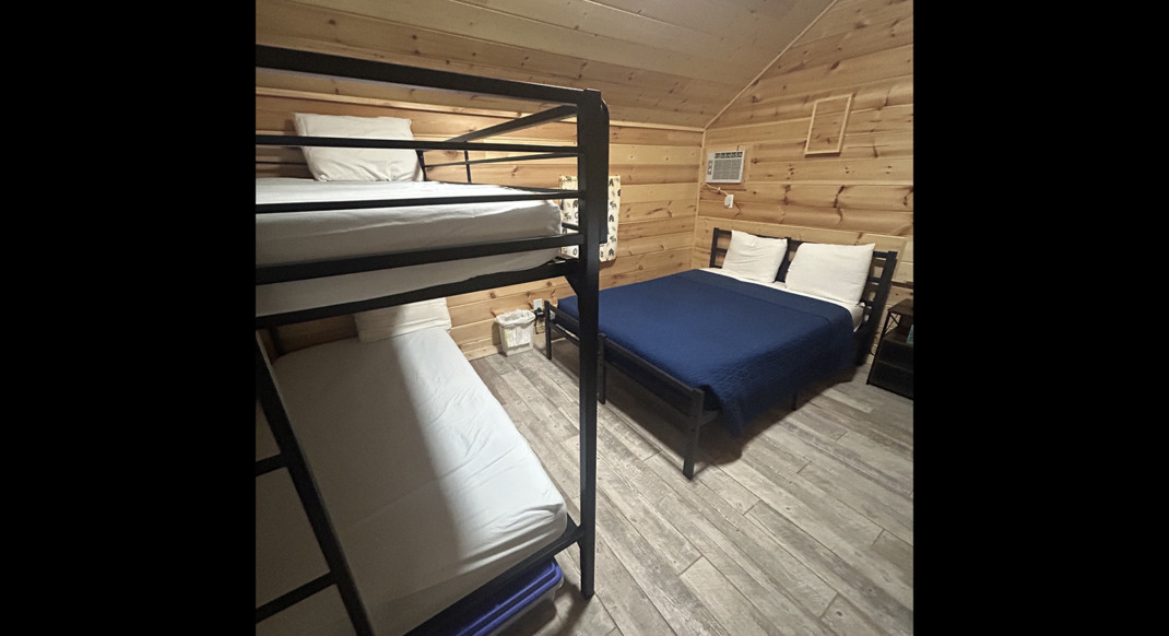 htr door county log cabin bedroom